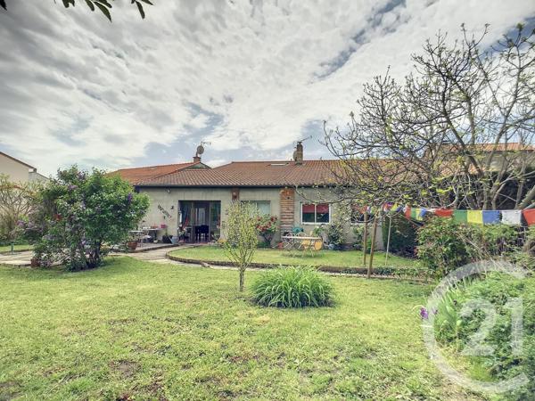 Maison à vendre  10 pièces - 250 m2 MENETROL - 63