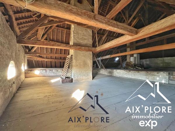 Combles aménageables - 210 m² - St GENIX LES VILLAGES