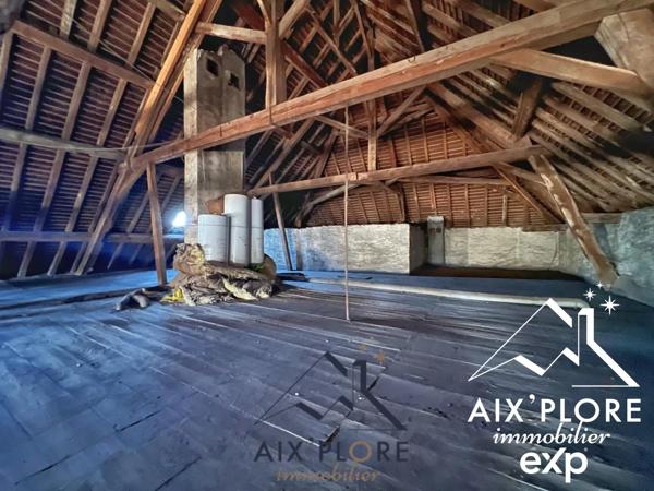 Combles aménageables - 210 m² - St GENIX LES VILLAGES