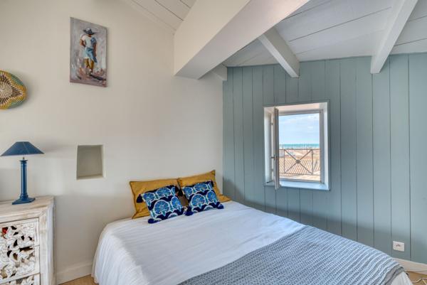 Île e Ré - Saint Martin de Ré - Immeuble avec local commercial et logement duplex vue mer