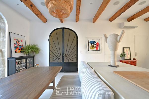 Maison de village atypique, jardin, bassin et mur d’escalade