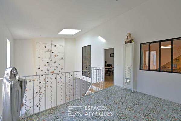 Maison de village atypique, jardin, bassin et mur d’escalade