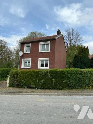 Maison à vendre sur la commune de MIRAUMONT avec au rdc: entrée précédée d'un sas, w.c, cuisine...