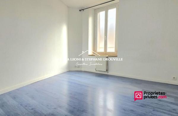 AUNEAU JOLIE MAISON FAMILIALE 7 pièces ,135 m2