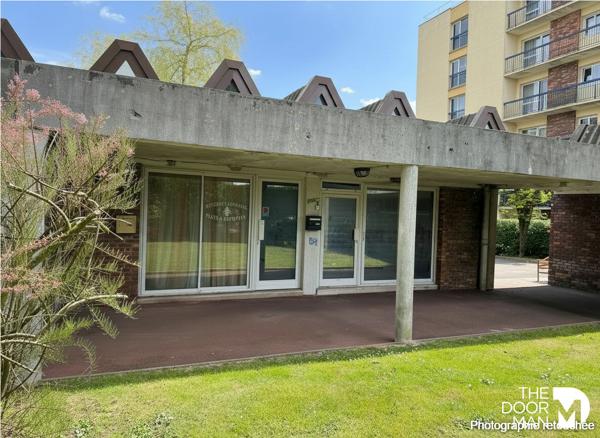 Locaux commerciaux - À vendre - 44 m² - MAUREPAS | The Door Man