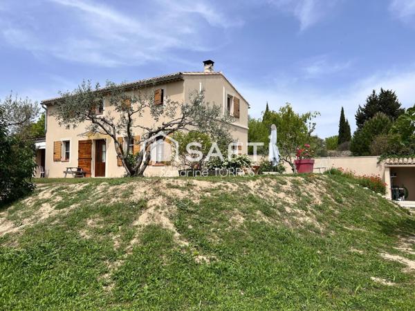 Ensemble immobilier composé de 2 maisons avec piscine et terrain