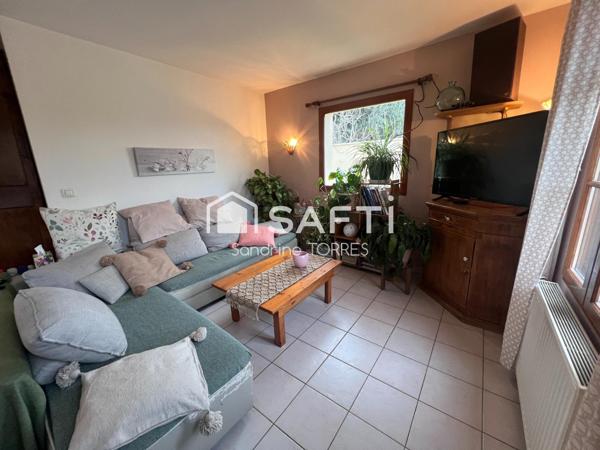 Ensemble immobilier composé de 2 maisons avec piscine et terrain