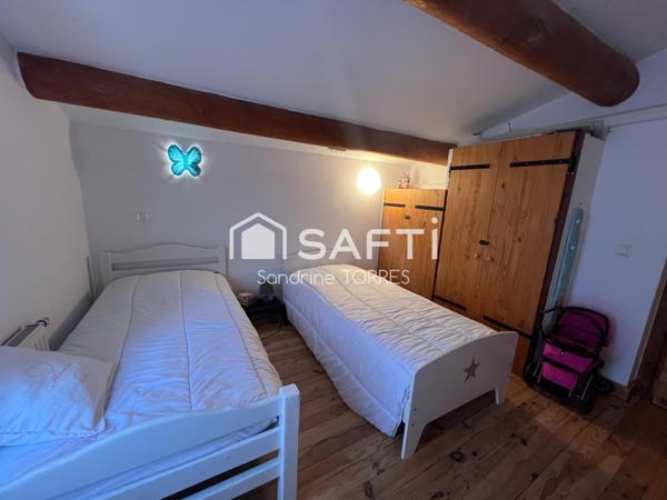 Ensemble immobilier composé de 2 maisons avec piscine et terrain