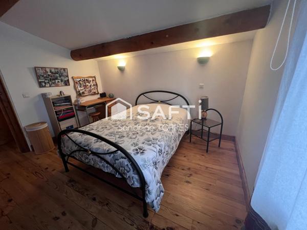 Ensemble immobilier composé de 2 maisons avec piscine et terrain