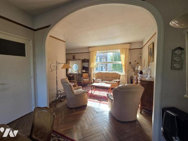 MARCQ EN BAROEUL - DANS UN SUPERBE SECTEUR A PROXIMITE DES COMMODITES, MAISON EN BEL ETAGE DE 152 M
