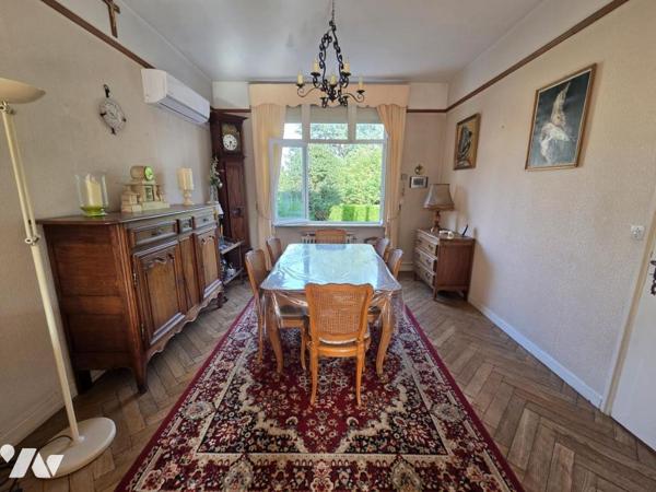 MARCQ EN BAROEUL - DANS UN SUPERBE SECTEUR A PROXIMITE DES COMMODITES, MAISON EN BEL ETAGE DE 152 M