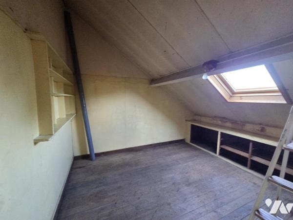 MARCQ EN BAROEUL - DANS UN SUPERBE SECTEUR A PROXIMITE DES COMMODITES, MAISON EN BEL ETAGE DE 152 M