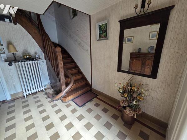 MARCQ EN BAROEUL - DANS UN SUPERBE SECTEUR A PROXIMITE DES COMMODITES, MAISON EN BEL ETAGE DE 152 M