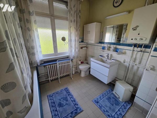 MARCQ EN BAROEUL - DANS UN SUPERBE SECTEUR A PROXIMITE DES COMMODITES, MAISON EN BEL ETAGE DE 152 M