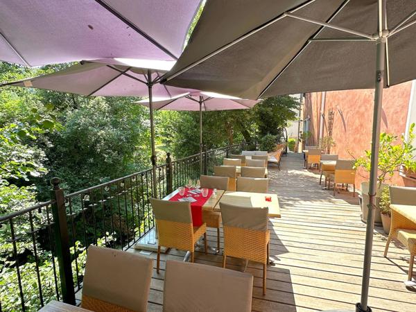 A vendre VAR (83), FDC avec MURS, hotel de charme 3*** climatisé 15 CH, restaurant, 7 mois d'activité CA 221KE