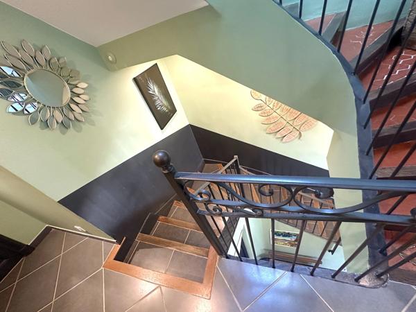 A vendre VAR (83), FDC avec MURS, hotel de charme 3*** climatisé 15 CH, restaurant, 7 mois d'activité CA 221KE