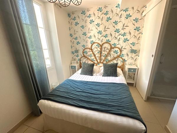 A vendre VAR (83), FDC avec MURS, hotel de charme 3*** climatisé 15 CH, restaurant, 7 mois d'activité CA 221KE