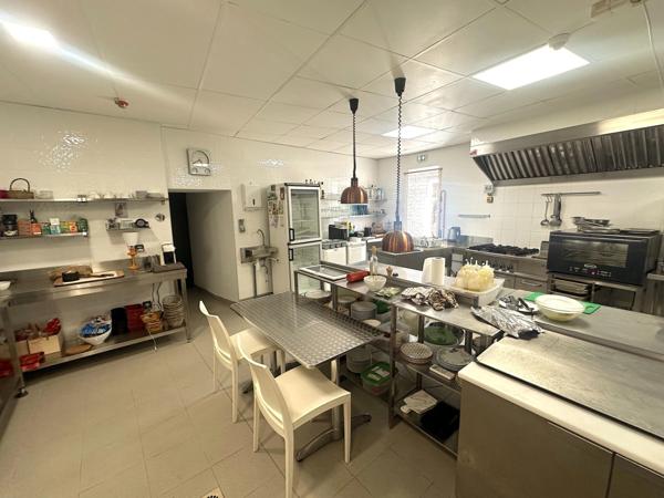 A vendre VAR (83), FDC avec MURS, hotel de charme 3*** climatisé 15 CH, restaurant, 7 mois d'activité CA 221KE