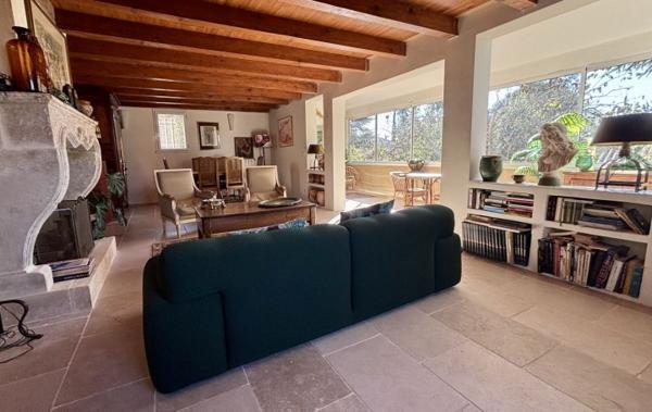 Vente Villa METICULEUSEMENT ENTRETENUE rénové(e) Uzes   
