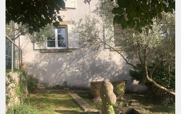 Vente Villa METICULEUSEMENT ENTRETENUE rénové(e) Uzes   