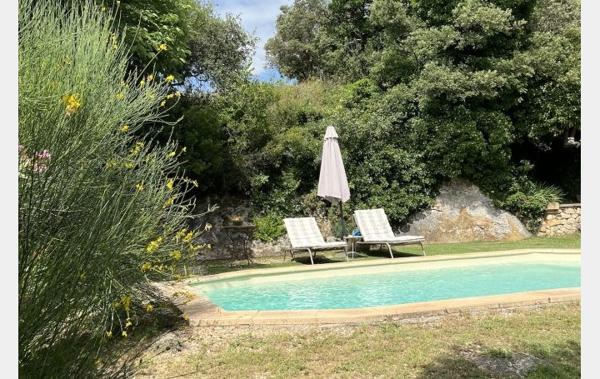 Vente Villa METICULEUSEMENT ENTRETENUE rénové(e) Uzes   