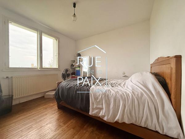 79330 SAINT VARENT Maison à Saint Varent - 90 m2