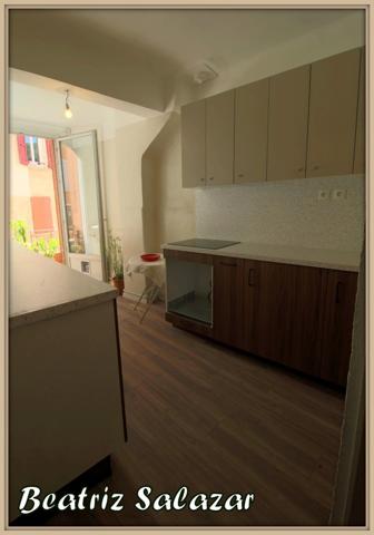 Centre ville de Digne, joli T3 rénové de 77 m² avec grand grenier de 30m² et balcon.
