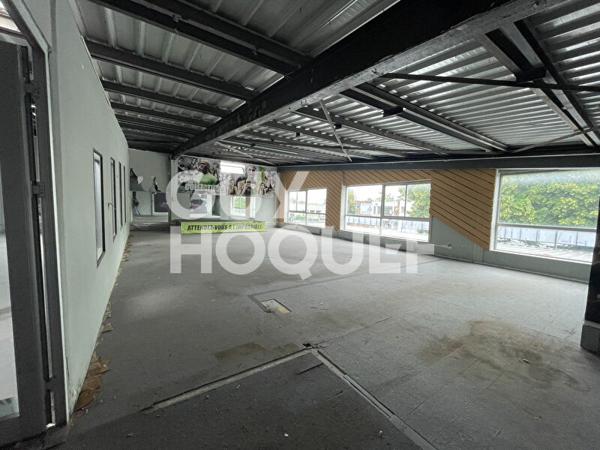 Local d'Activité Idéalement situé - Divisible.