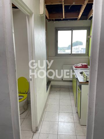 Local d'Activité Idéalement situé - Divisible.