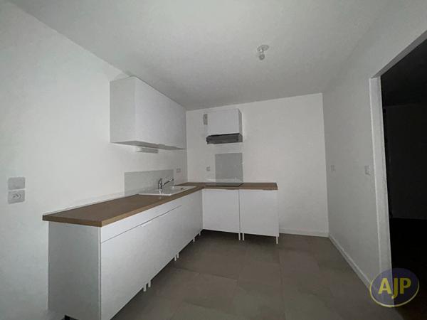 Appartement à louer Cholet : 2 pièces, 43m² avec 1 chambre(s) à 604€ - AJP Immobilier Cholet