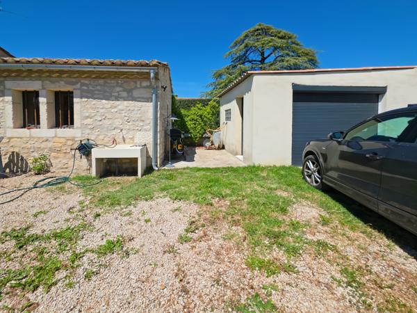 Tarascon (13150) Bien de caractére de plain pied avec jardin, bassin, garage