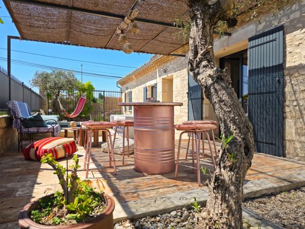 Tarascon (13150) Bien de caractére de plain pied avec jardin, bassin, garage