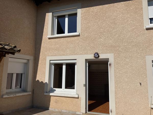 Appartement à vendre 3 pièces à TAPONAS (69220 ) Duplex 56 m²– Calme, extérieur réaménagé, 2 parkings. Arrêt bus à 50 m