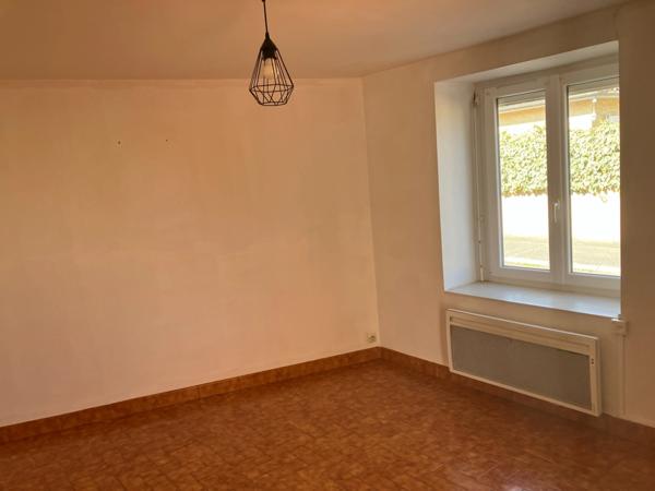 Appartement à vendre 3 pièces à TAPONAS (69220 ) Duplex 56 m²– Calme, extérieur réaménagé, 2 parkings. Arrêt bus à 50 m