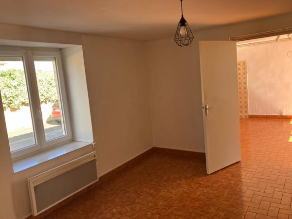 Appartement à vendre 3 pièces à TAPONAS (69220 ) Duplex 56 m²– Calme, extérieur réaménagé, 2 parkings. Arrêt bus à 50 m