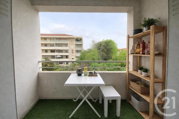 Appartement T3 à vendre  3 pièces - 57,25 m 2   VILLEFRANCHE SUR SAONE  - 69