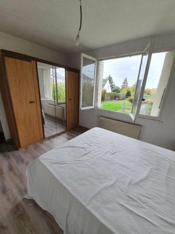 Maison individuelle 4 pièces, 2 cbres sur s/sol, terrain de 897 m2