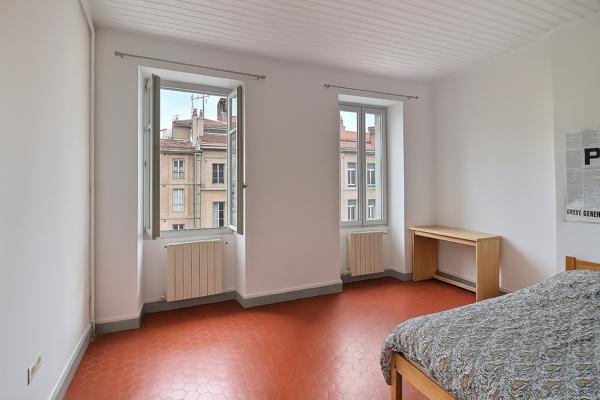 APPARTEMENT 3 PIECES + BUREAU - CAVE - 13001 MARSEILLE - RUE LAFAYETTE