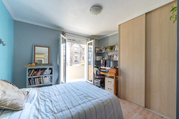 Maison familiale avec jardin arboré dans rue calme à proximité des commerces & transports