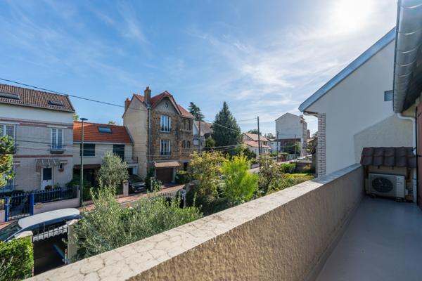Maison familiale avec jardin arboré dans rue calme à proximité des commerces & transports