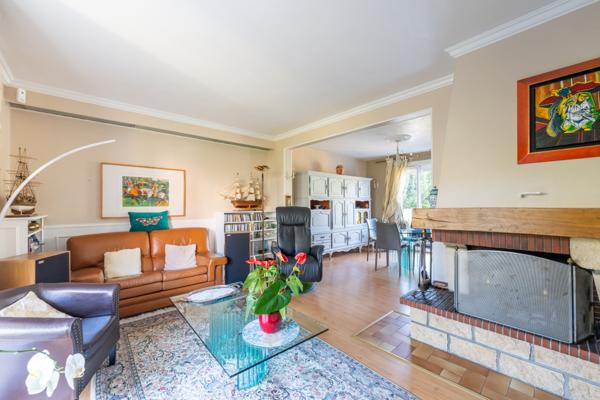 Maison familiale avec jardin arboré dans rue calme à proximité des commerces & transports