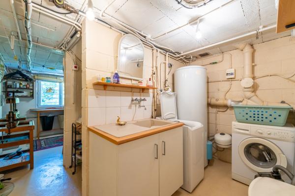 Maison familiale avec jardin arboré dans rue calme à proximité des commerces & transports