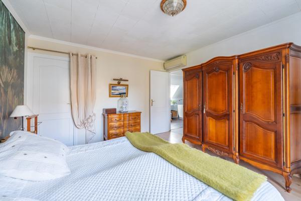 Maison familiale avec jardin arboré dans rue calme à proximité des commerces & transports