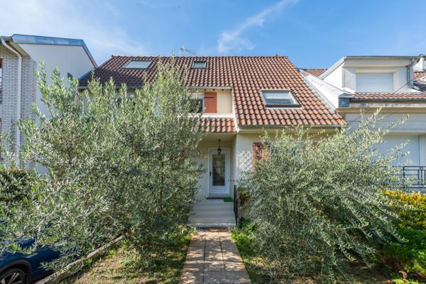 Maison familiale avec jardin arboré dans rue calme à proximité des commerces & transports