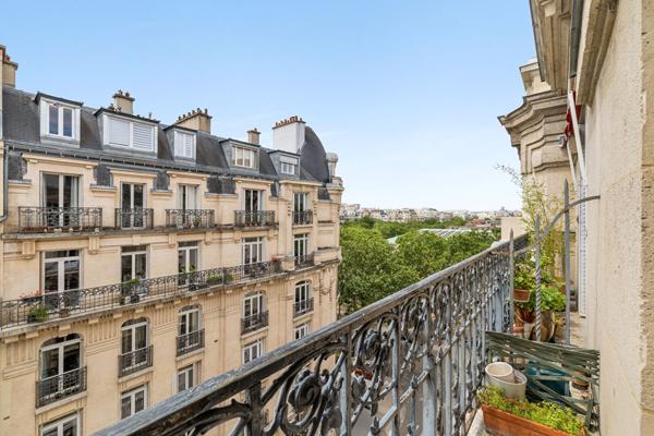 Appartement Paris 3 pièces avec balcon - PARIS