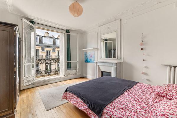 Appartement Paris 3 pièces avec balcon - PARIS