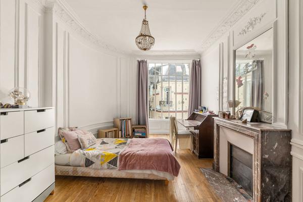 Appartement Paris 3 pièces avec balcon - PARIS