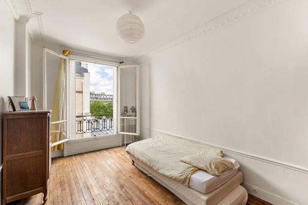 Appartement Paris 3 pièces avec balcon - PARIS