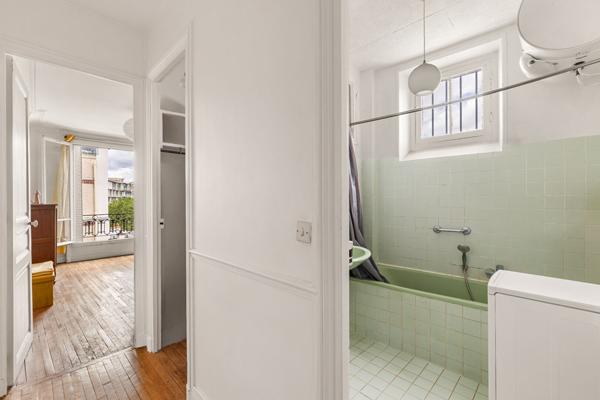Appartement Paris 3 pièces avec balcon - PARIS