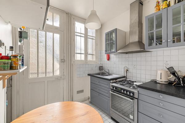 Appartement Paris 3 pièces avec balcon - PARIS